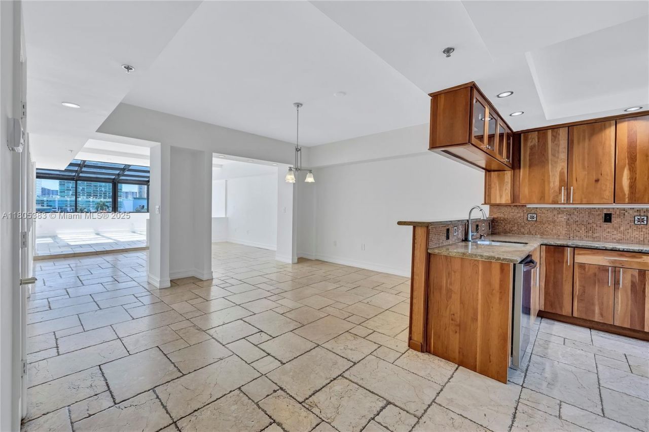 401 Poinciana Dr, Unit 1225, Sunny Isles Beach, FL 33160 Photo