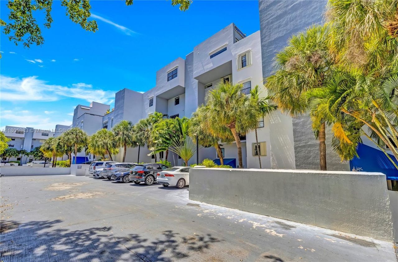 401 Poinciana Dr, Unit 1225, Sunny Isles Beach, FL 33160 Photo