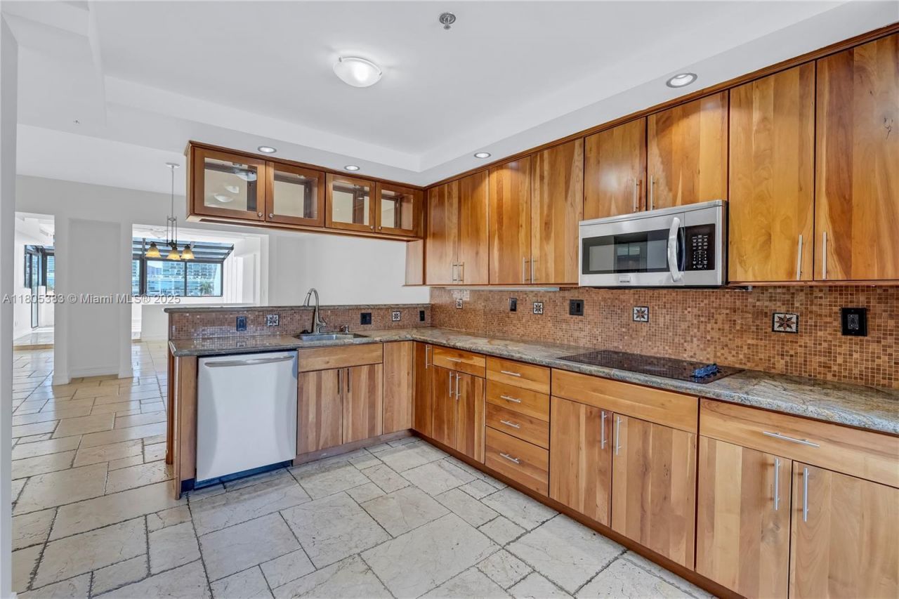 401 Poinciana Dr, Unit 1225, Sunny Isles Beach, FL 33160 Photo