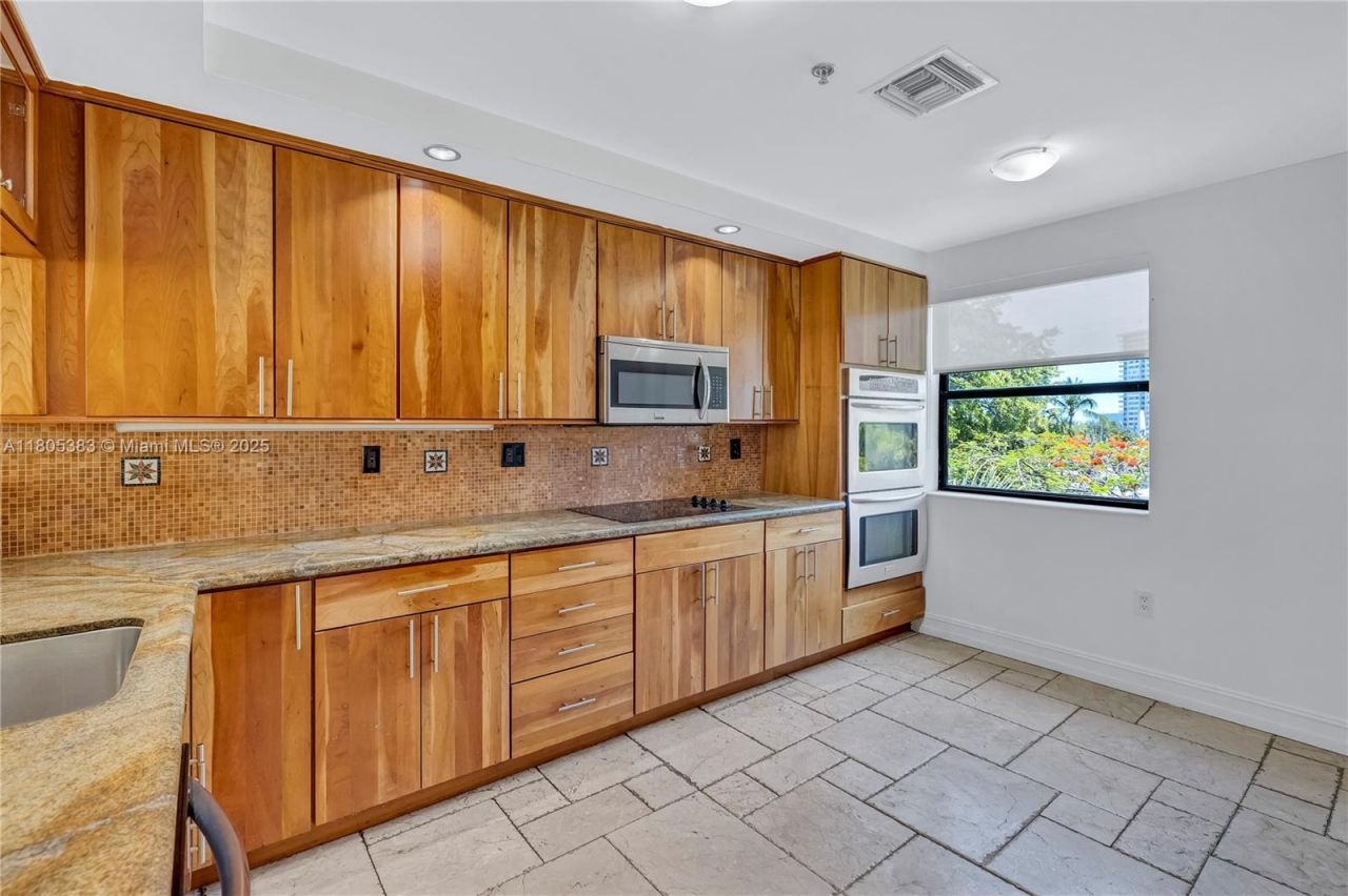 401 Poinciana Dr, Unit 1225, Sunny Isles Beach, FL 33160 Photo