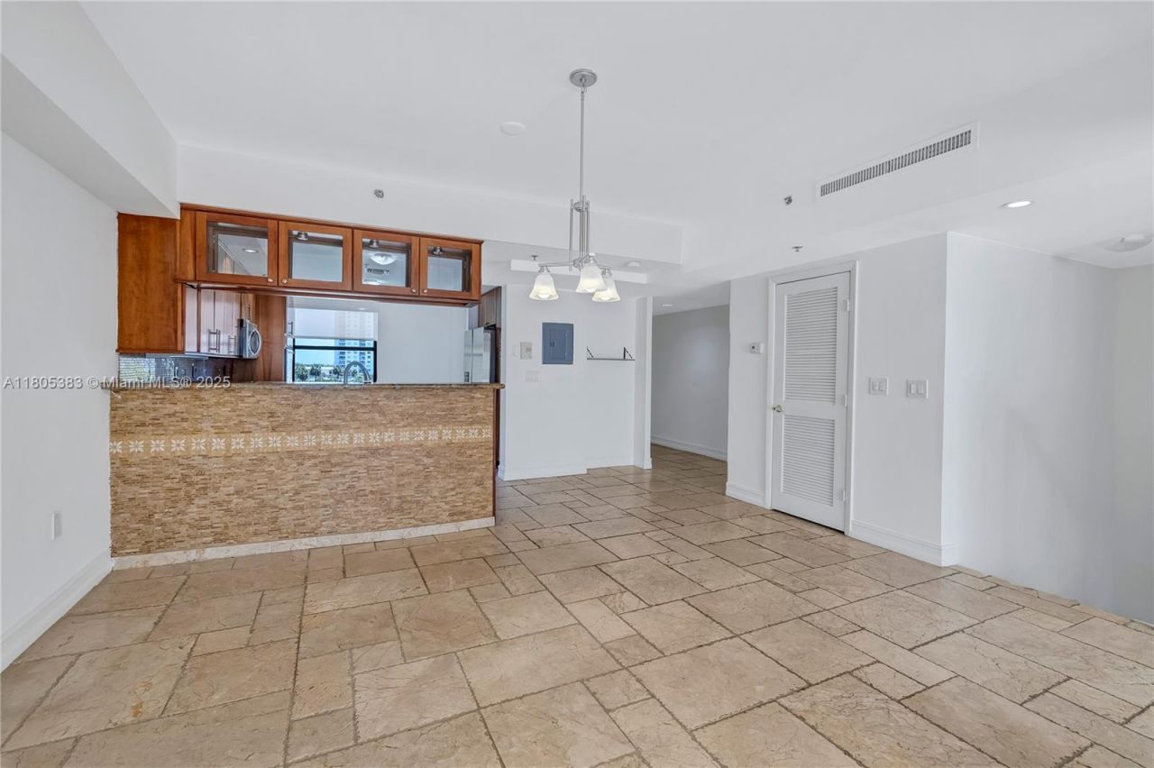 401 Poinciana Dr, Unit 1225, Sunny Isles Beach, FL 33160 Photo