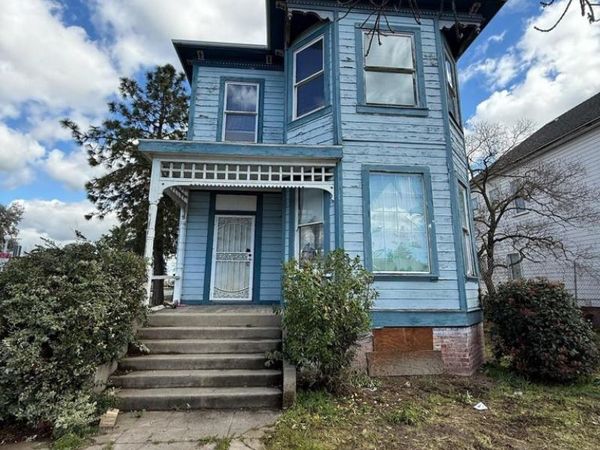 151 151 S 3rd Ave, Oakdale, CA 95361