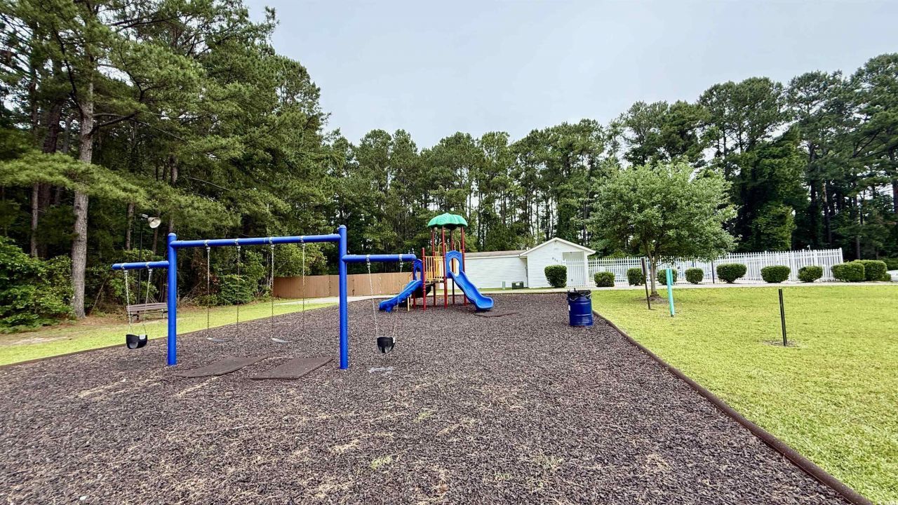 1056 Hunter Way Photo 32