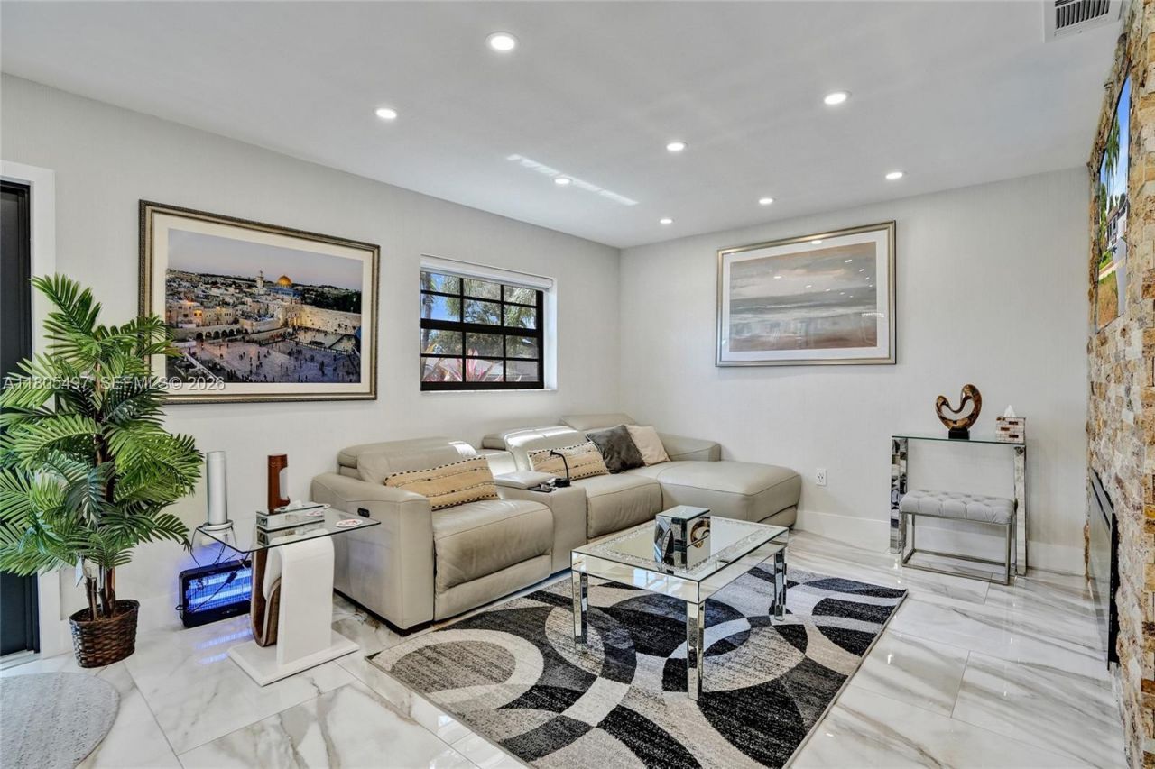 6761 Allen St, Hollywood, FL 33024 Photo