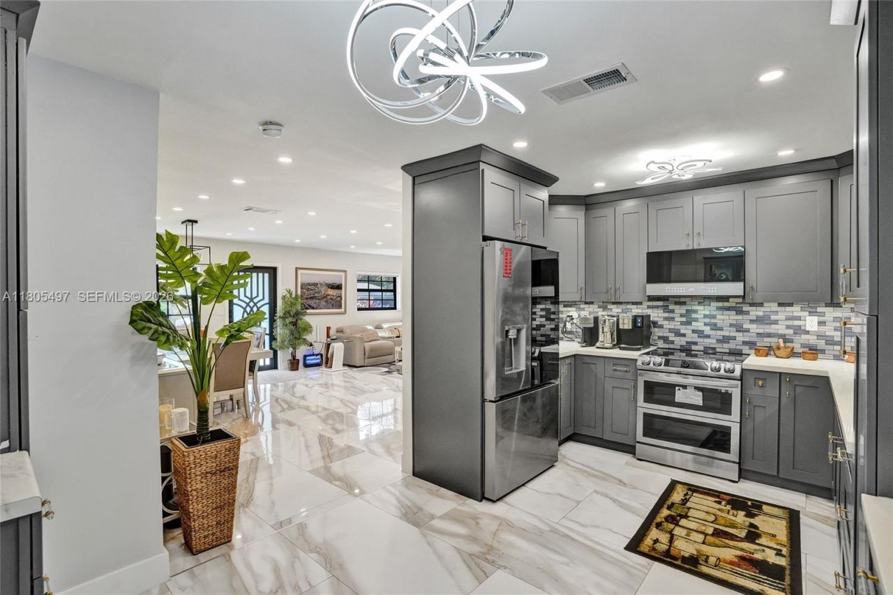 6761 Allen St, Hollywood, FL 33024 Photo