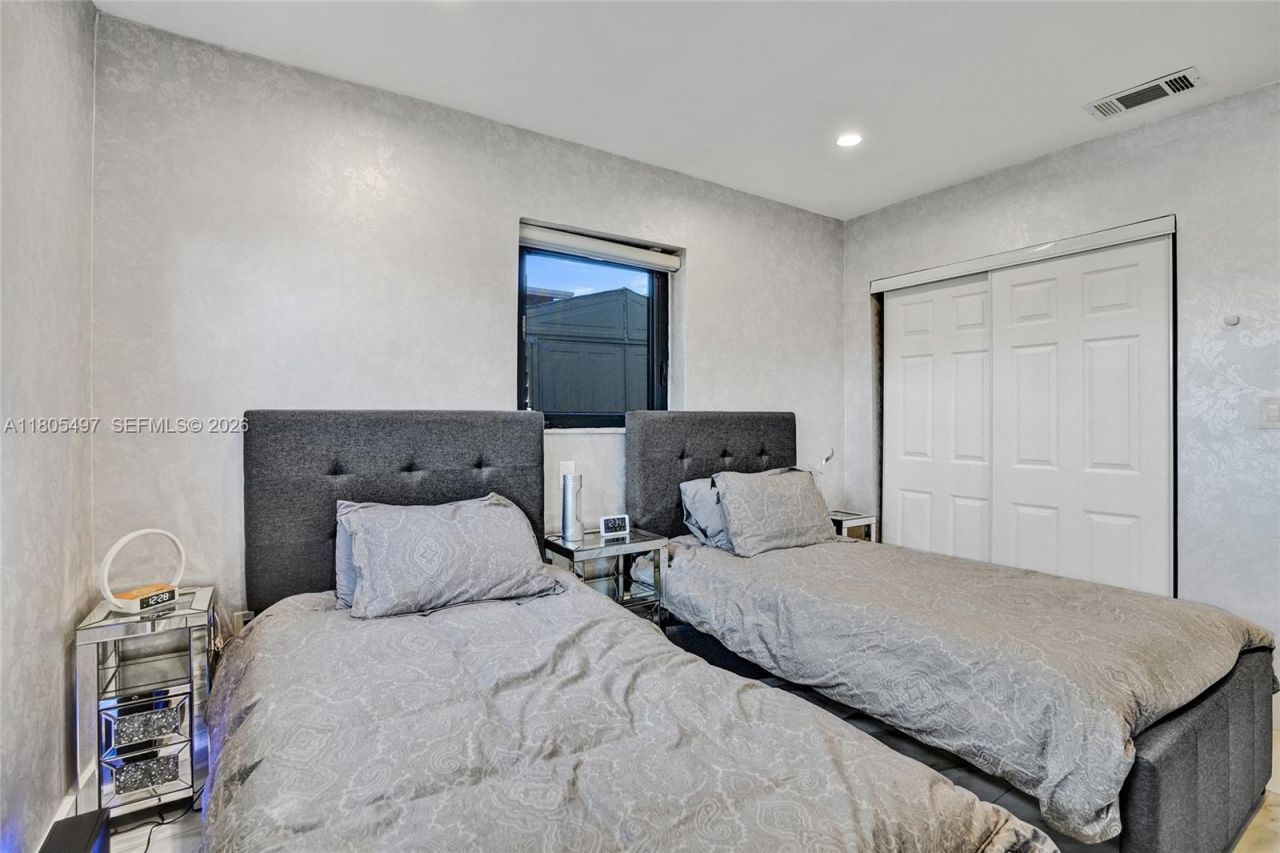 6761 Allen St, Hollywood, FL 33024 Photo