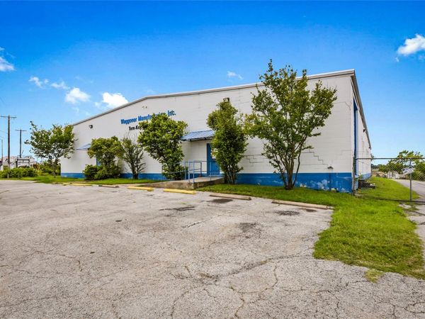 1880 N A W Grimes BLVD, Round Rock, TX 78665