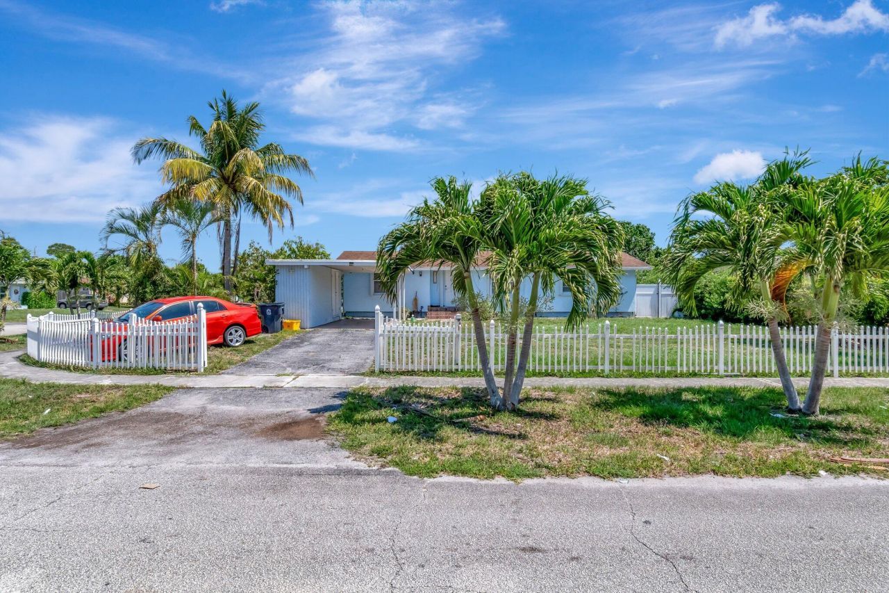 3935 Chickasha Road, Atlantis, FL 33462 Photo