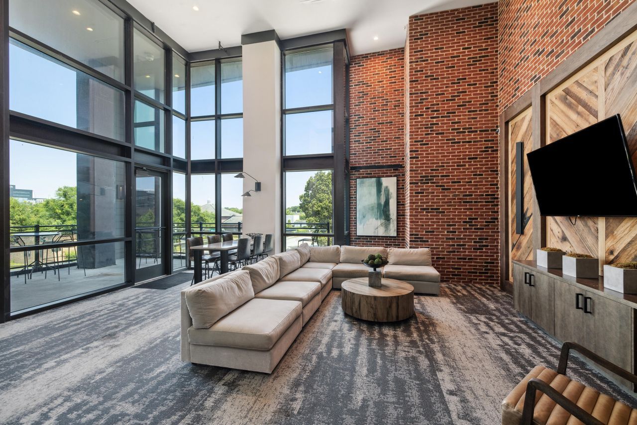 601 Meeting Street Photo 16