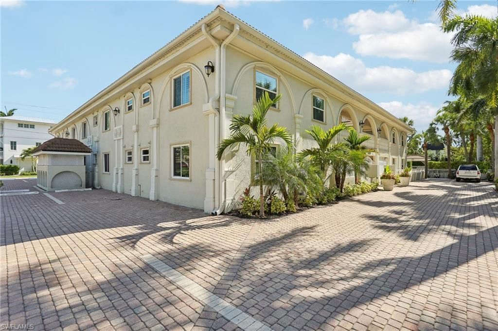 980 7th Ave S, Unit 104, Naples, FL 34102 Photo