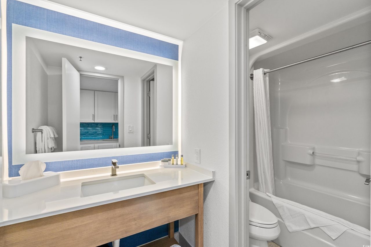 3000 N Ocean Blvd. N Photo 15