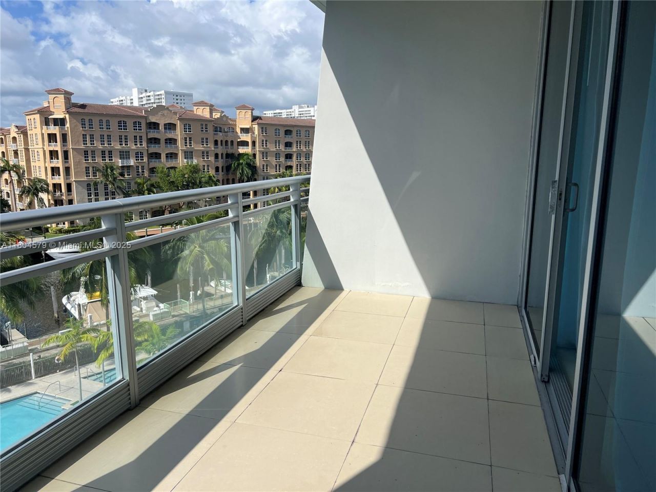 2950 NE 188th St, Unit 444, Aventura, FL 33180 Photo