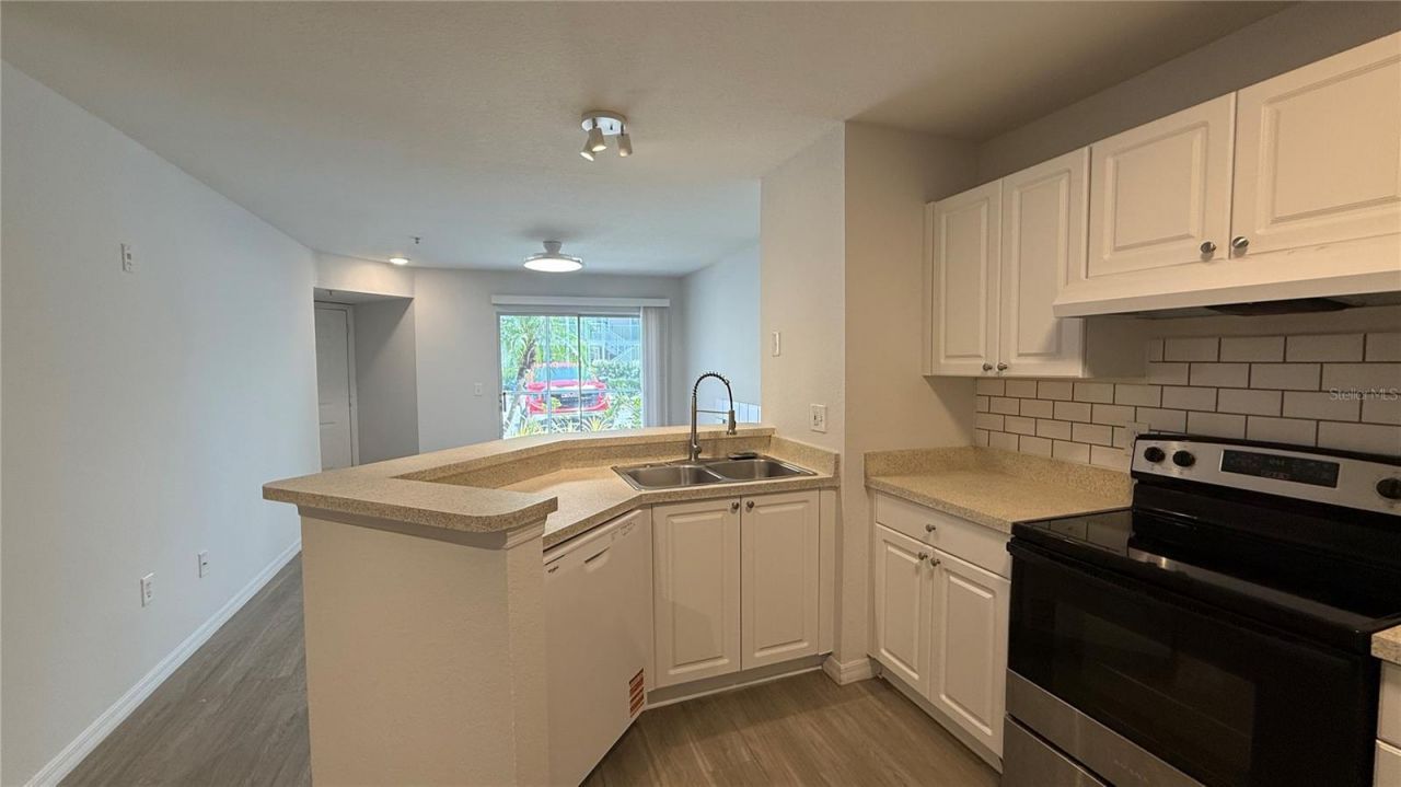 850 S Tamiami Trail, Unit 401, Sarasota, FL 34236 Photo