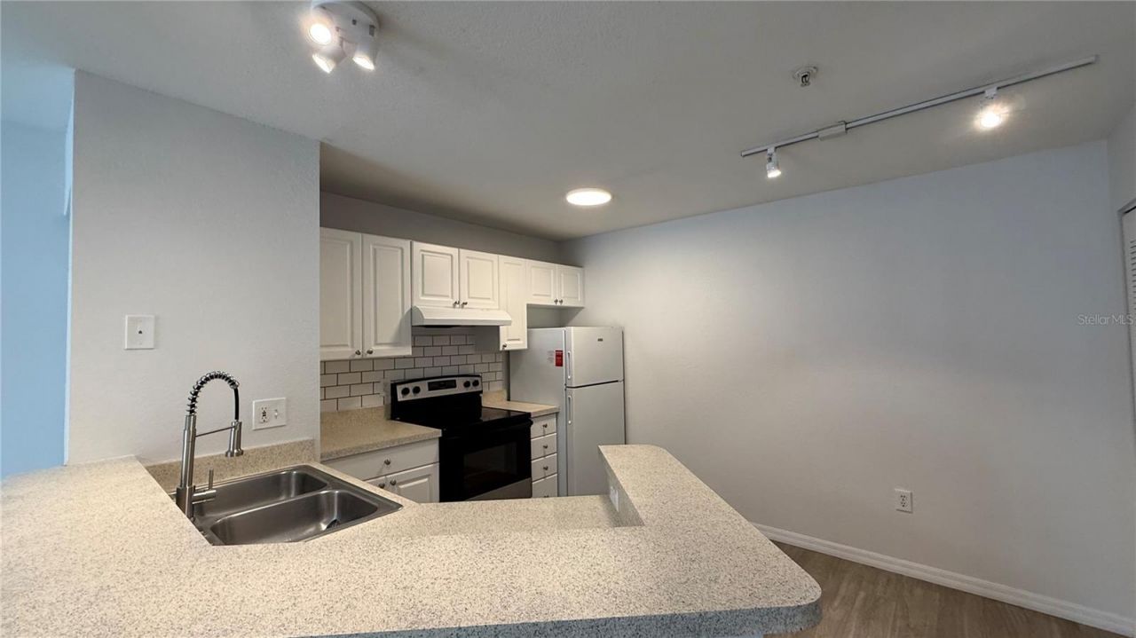 850 S Tamiami Trail, Unit 401, Sarasota, FL 34236 Photo