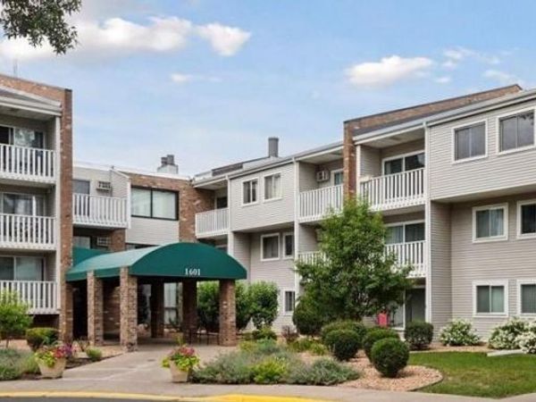 1601 N Innsbruck Drive, Unit 319, Fridley, MN 55432