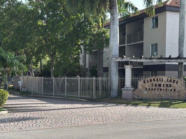 15241 SW 80th St, Unit 207, Miami, FL 33193