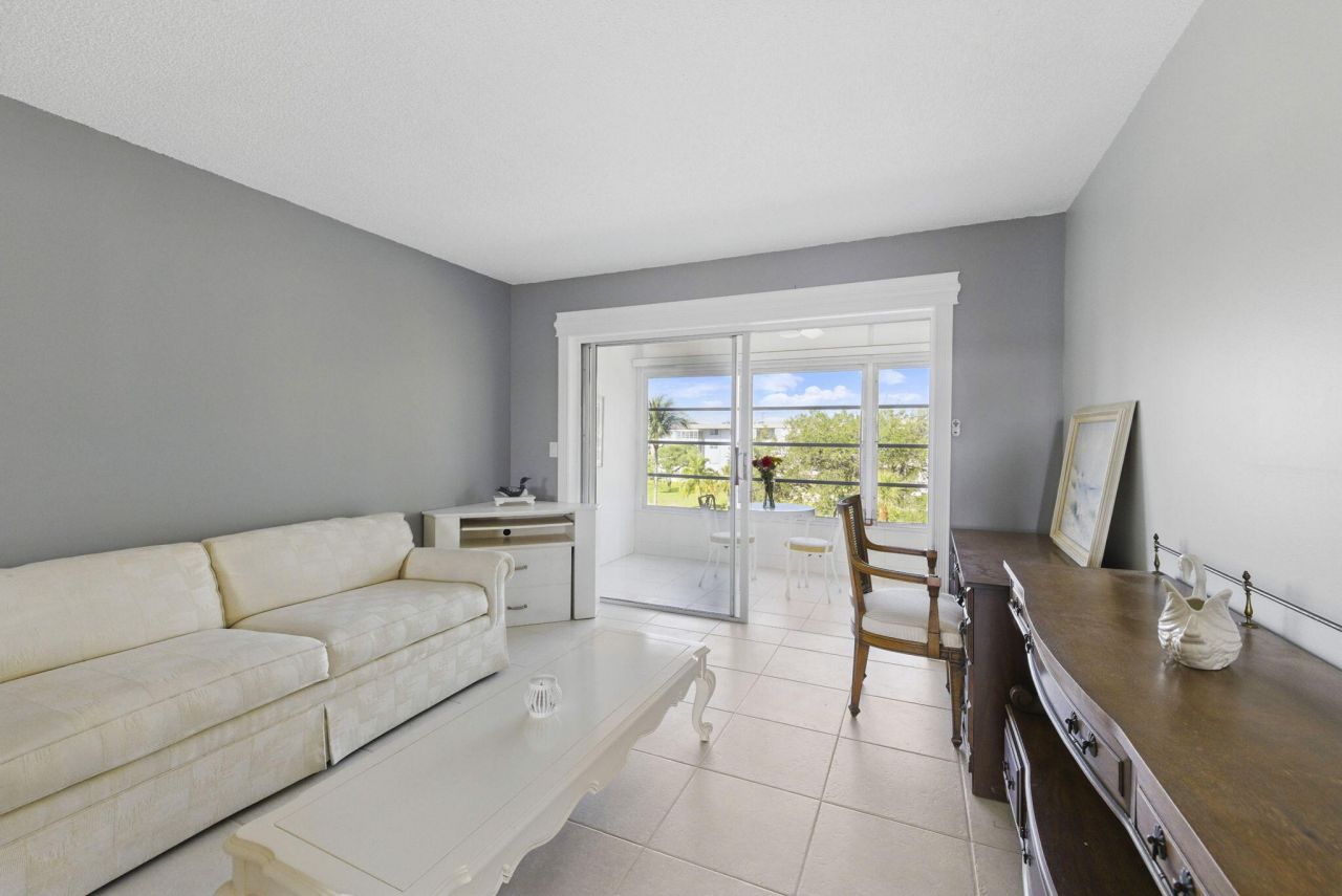 2951 NW 46th Avenue, Unit 407, Lauderdale Lakes, FL 33313 Photo