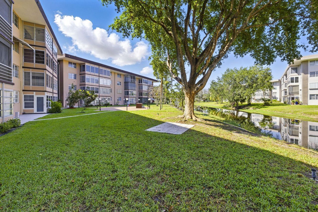 2951 NW 46th Avenue, Unit 407, Lauderdale Lakes, FL 33313 Photo