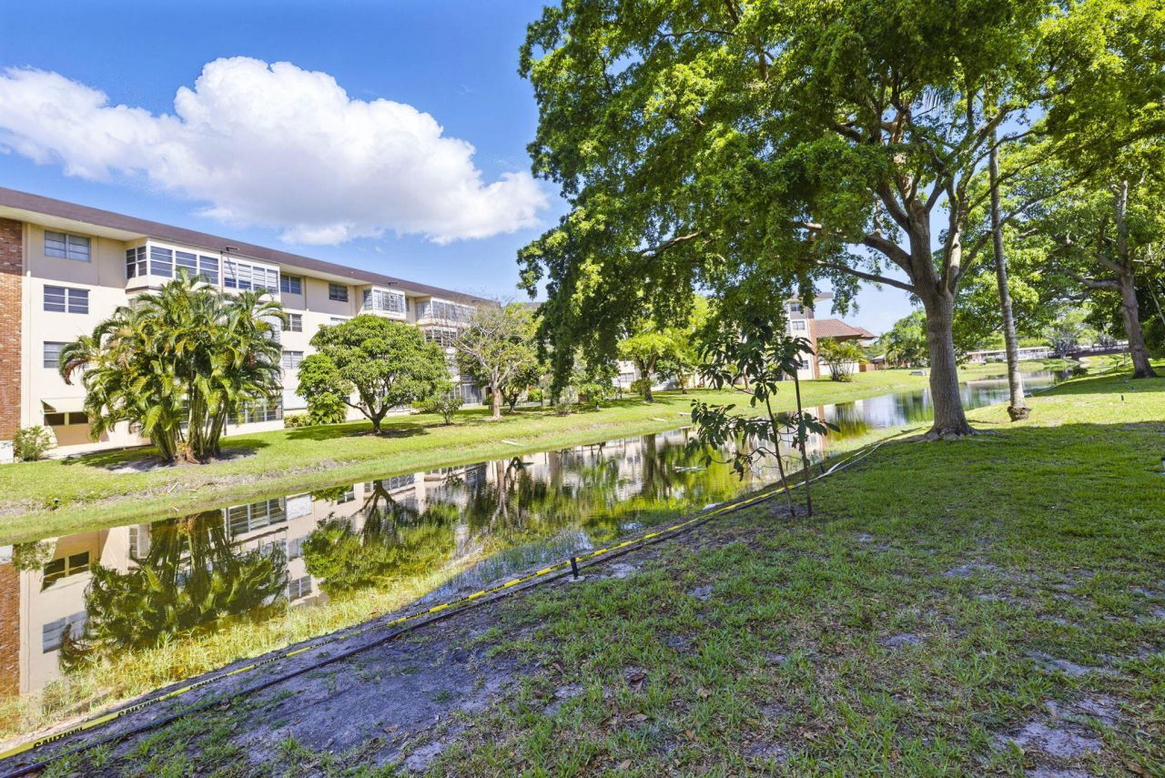 2951 NW 46th Avenue, Unit 407, Lauderdale Lakes, FL 33313 Photo