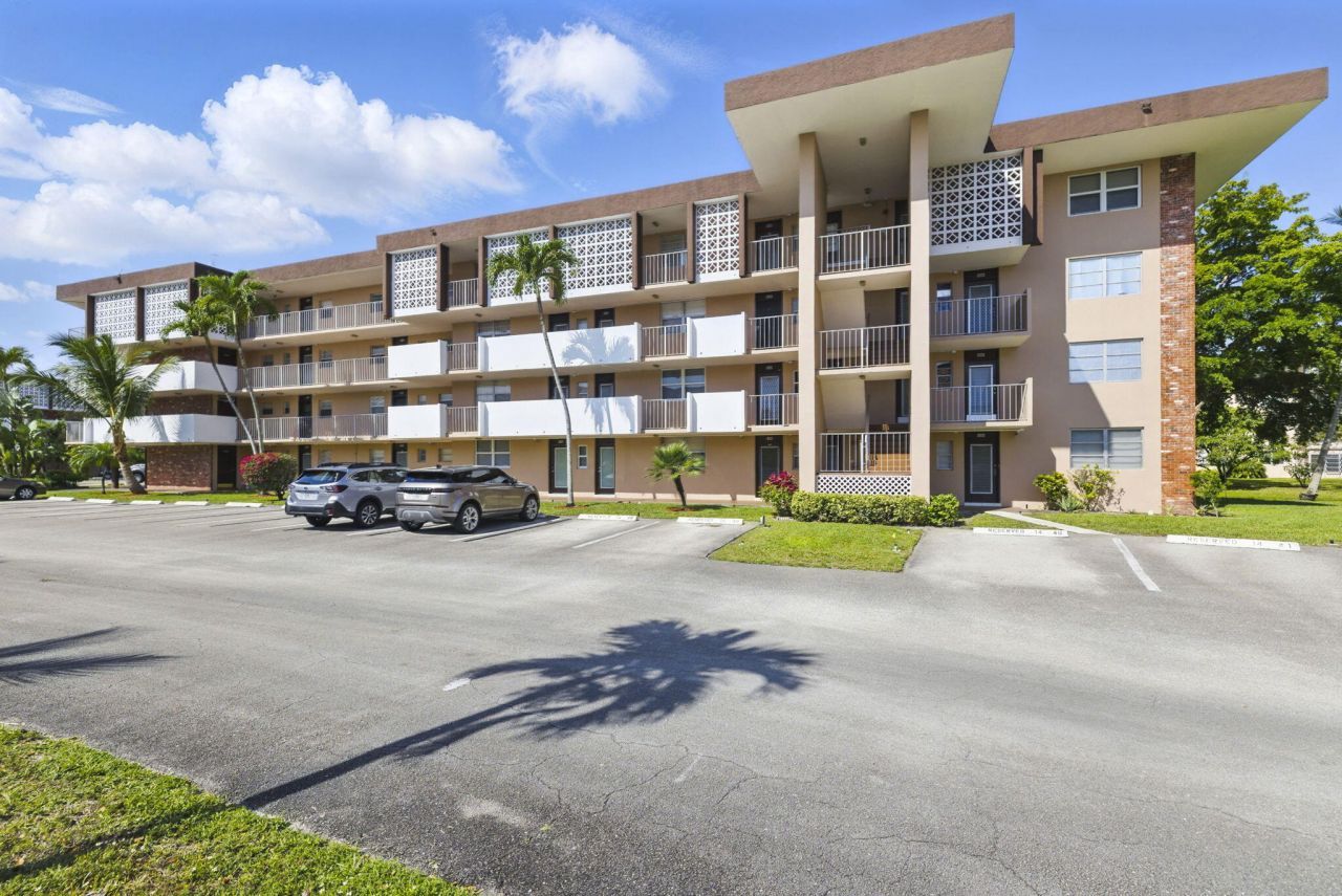 2951 NW 46th Avenue, Unit 407, Lauderdale Lakes, FL 33313 Photo