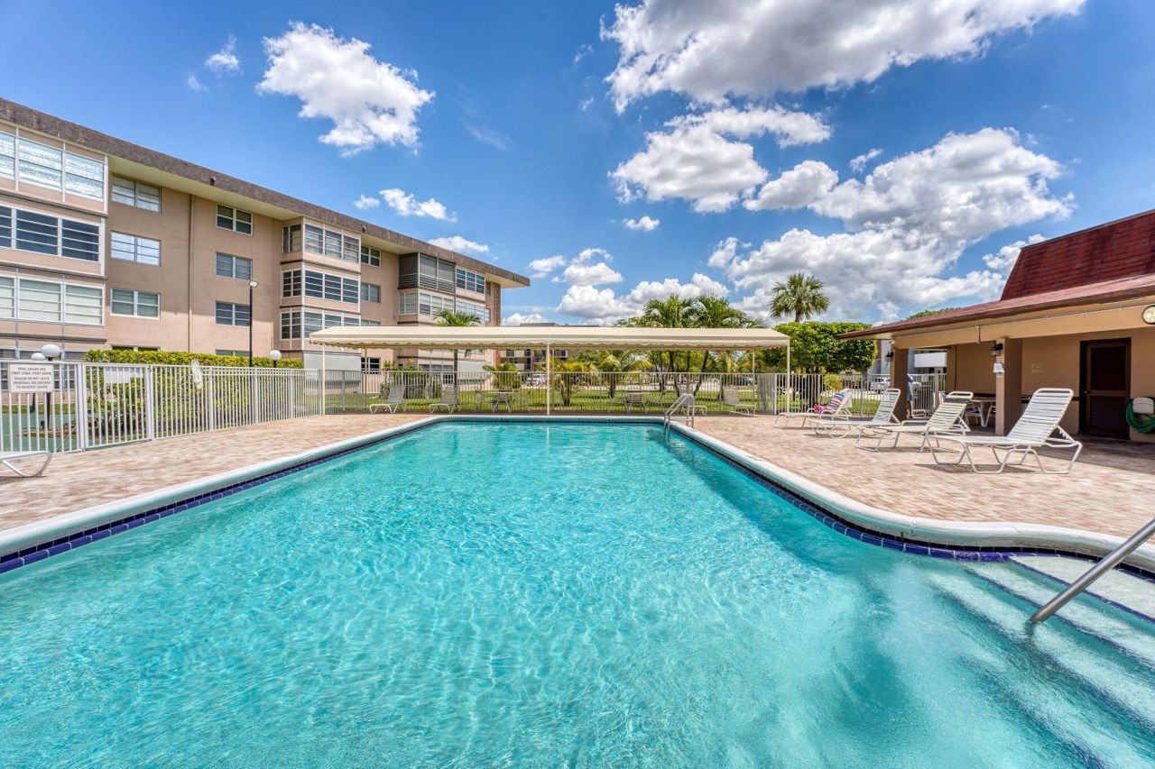 2951 NW 46th Avenue, Unit 407, Lauderdale Lakes, FL 33313 Photo