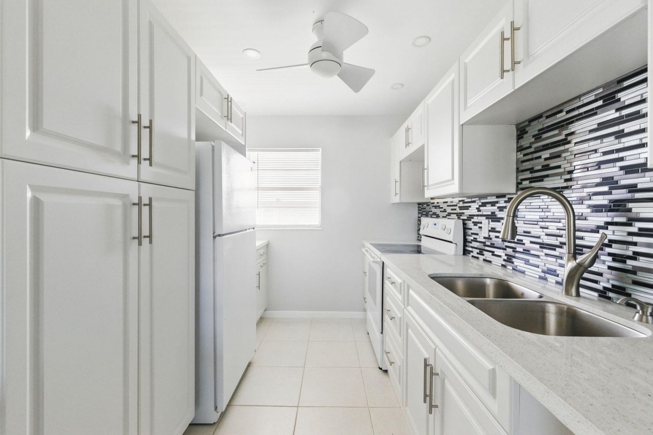 2951 NW 46th Avenue, Unit 407, Lauderdale Lakes, FL 33313 Photo