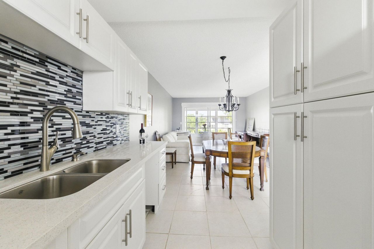 2951 NW 46th Avenue, Unit 407, Lauderdale Lakes, FL 33313 Photo