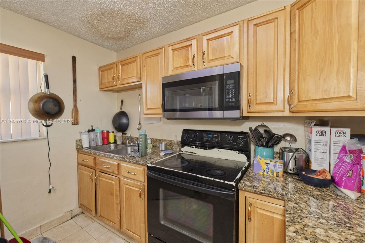 1750 W 46th St, Unit 503, Hialeah, FL 33012 Photo