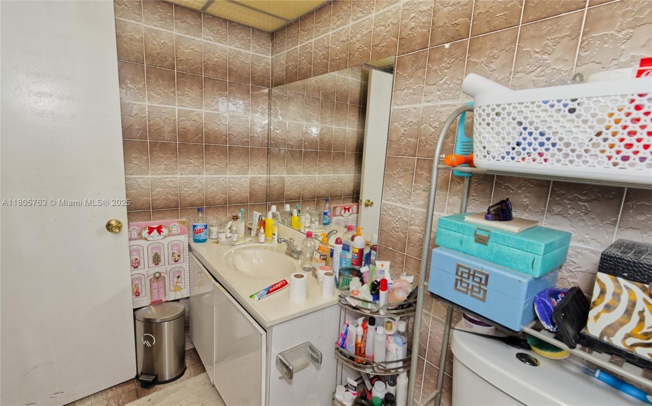 1750 W 46th St, Unit 503, Hialeah, FL 33012 Photo