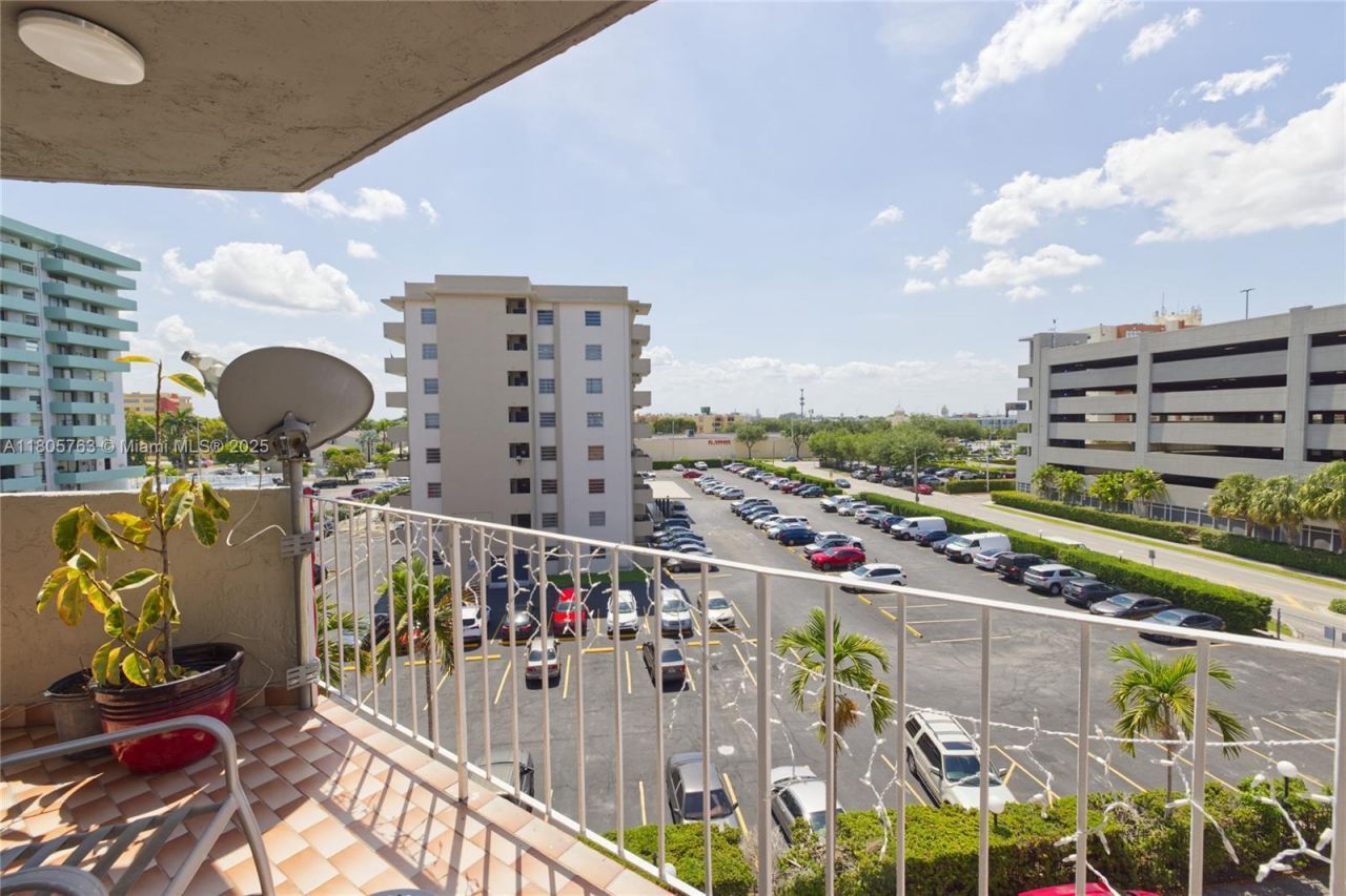 1750 W 46th St, Unit 503, Hialeah, FL 33012 Photo