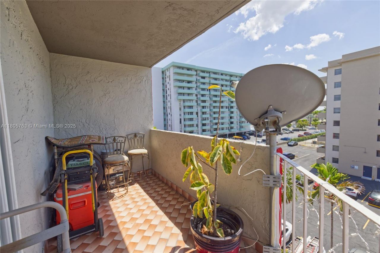 1750 W 46th St, Unit 503, Hialeah, FL 33012 Photo