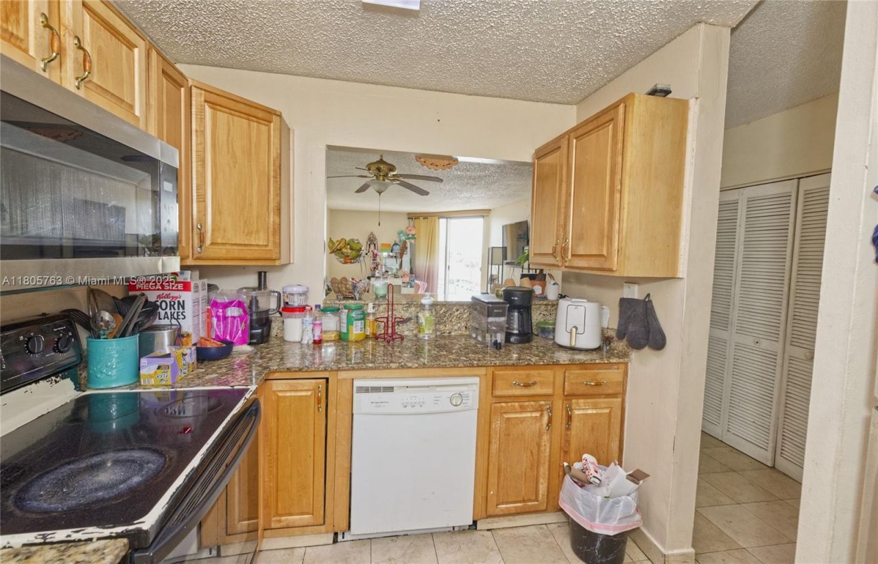 1750 W 46th St, Unit 503, Hialeah, FL 33012 Photo