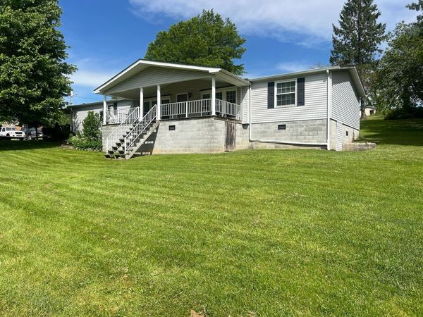 1019 Summerlee Ave, Oak Hill, WV 25901