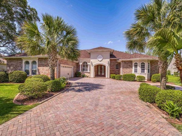2796 Pebble Beach Dr, Navarre, FL 32566