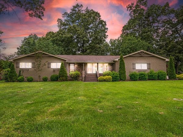 1809 Country Club Dr, Tullahoma, TN 37388