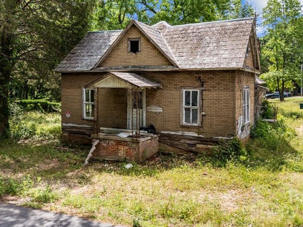 203 E College Street, Star, NC 27356