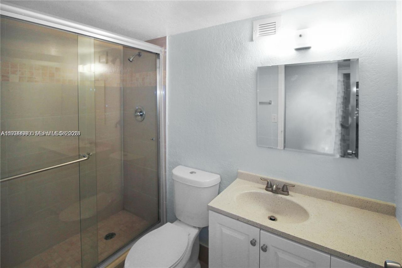 17021 N Bay Rd, Unit 105, Sunny Isles Beach, FL 33160 Photo