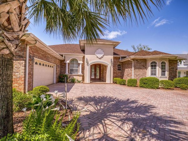 2796 Pebble Beach Drive, Navarre, FL 32566