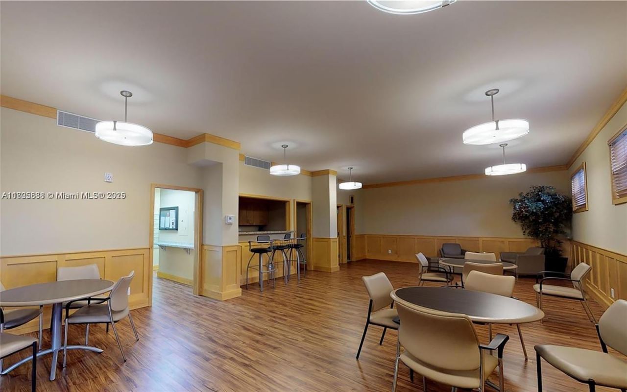 800 NE 195th St, Unit 720, Miami, FL 33179 Photo