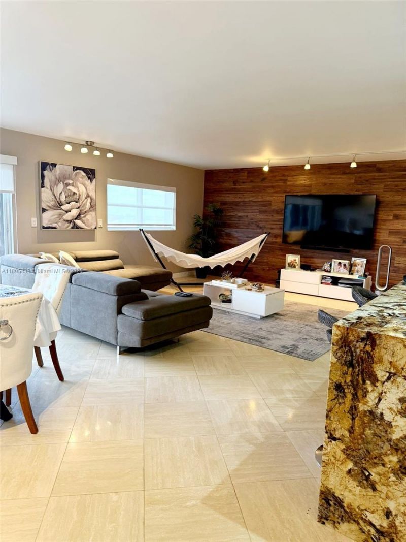 800 NE 195th St, Unit 720, Miami, FL 33179 Photo