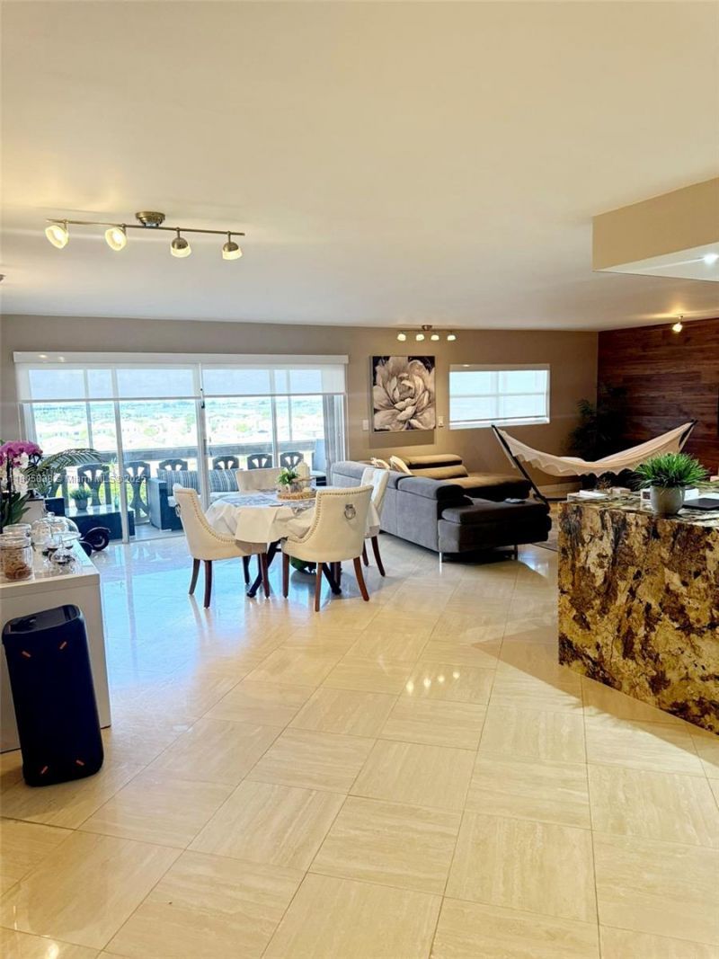 800 NE 195th St, Unit 720, Miami, FL 33179 Photo