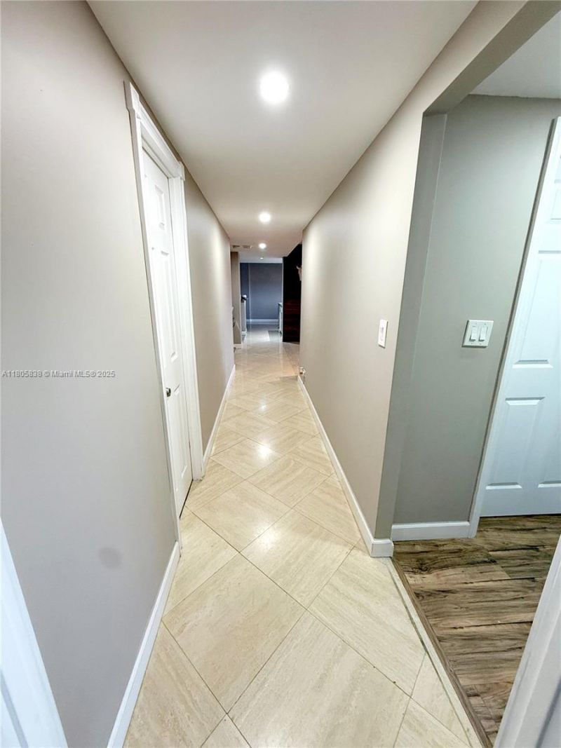 800 NE 195th St, Unit 720, Miami, FL 33179 Photo