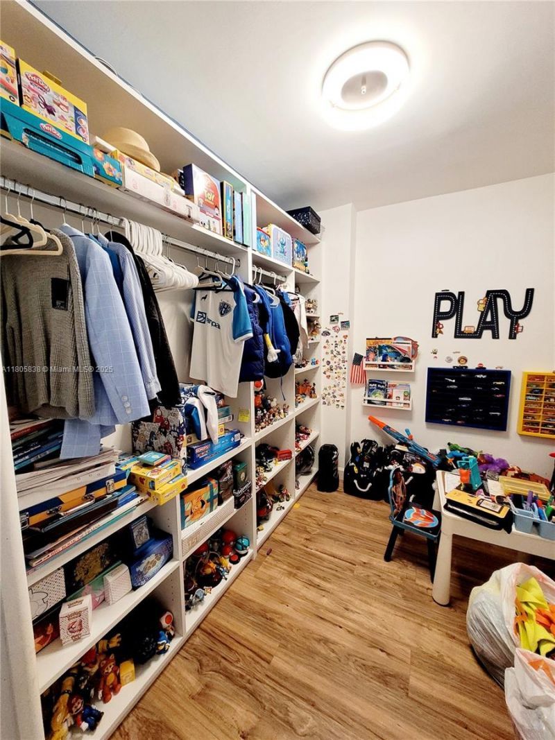 800 NE 195th St, Unit 720, Miami, FL 33179 Photo