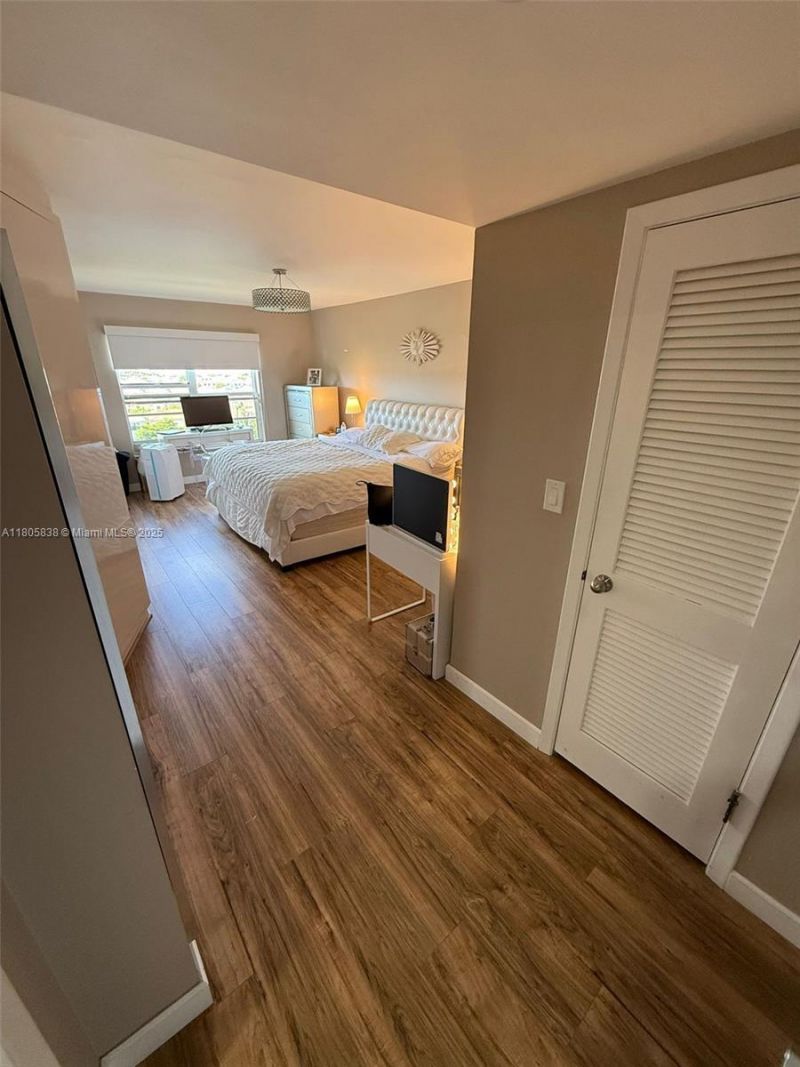 800 NE 195th St, Unit 720, Miami, FL 33179 Photo