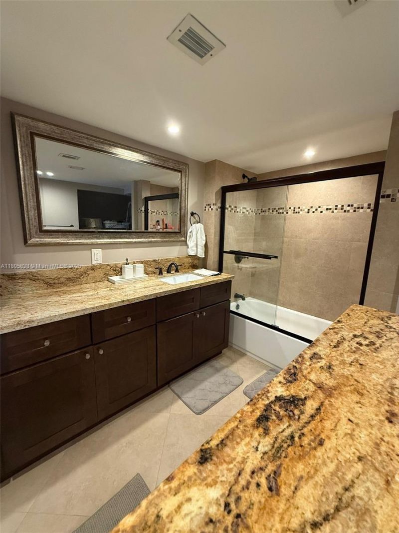 800 NE 195th St, Unit 720, Miami, FL 33179 Photo