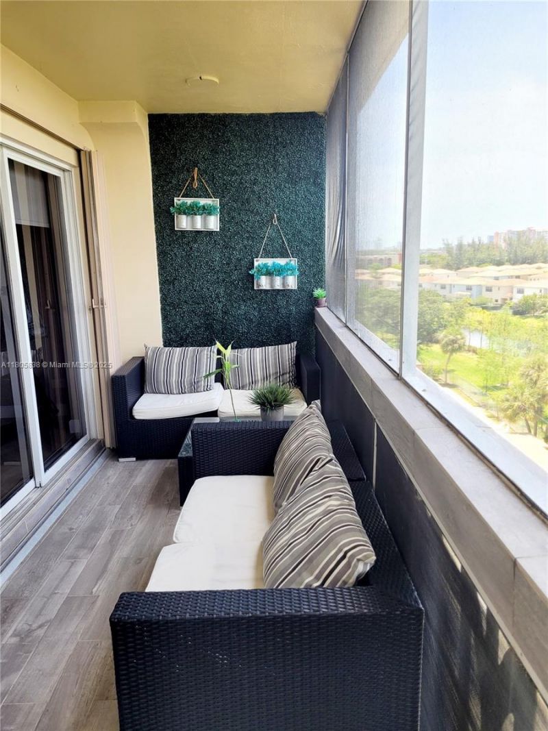 800 NE 195th St, Unit 720, Miami, FL 33179 Photo