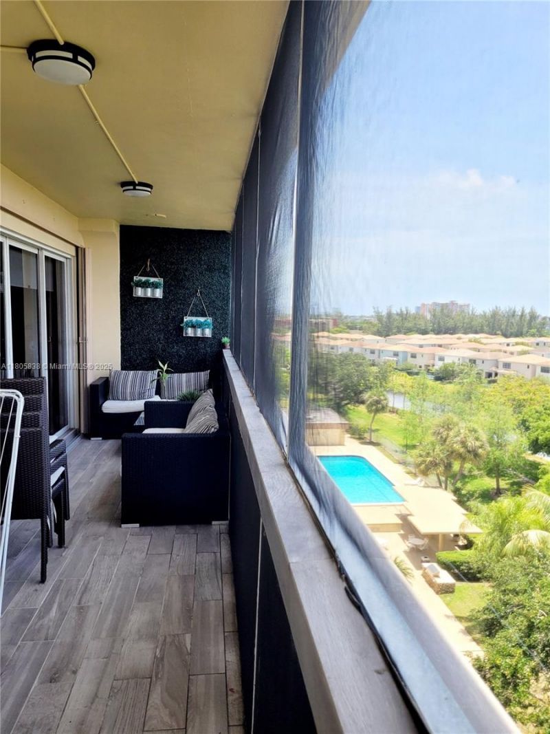 800 NE 195th St, Unit 720, Miami, FL 33179 Photo