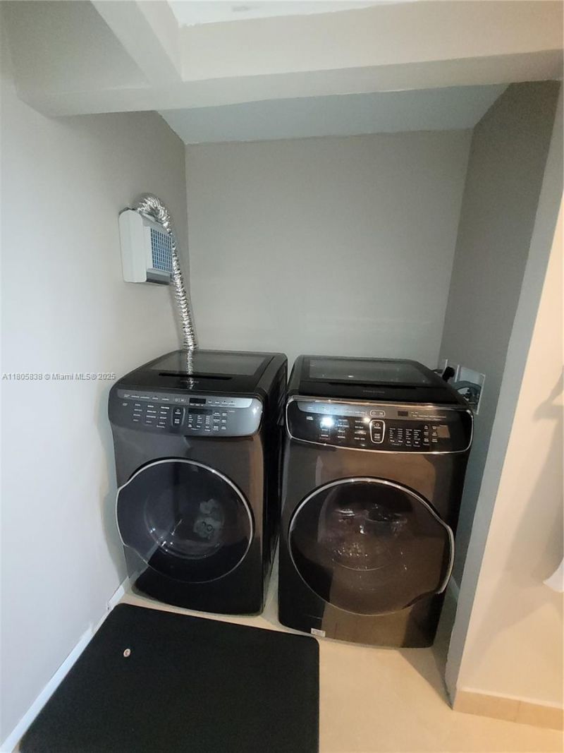 800 NE 195th St, Unit 720, Miami, FL 33179 Photo