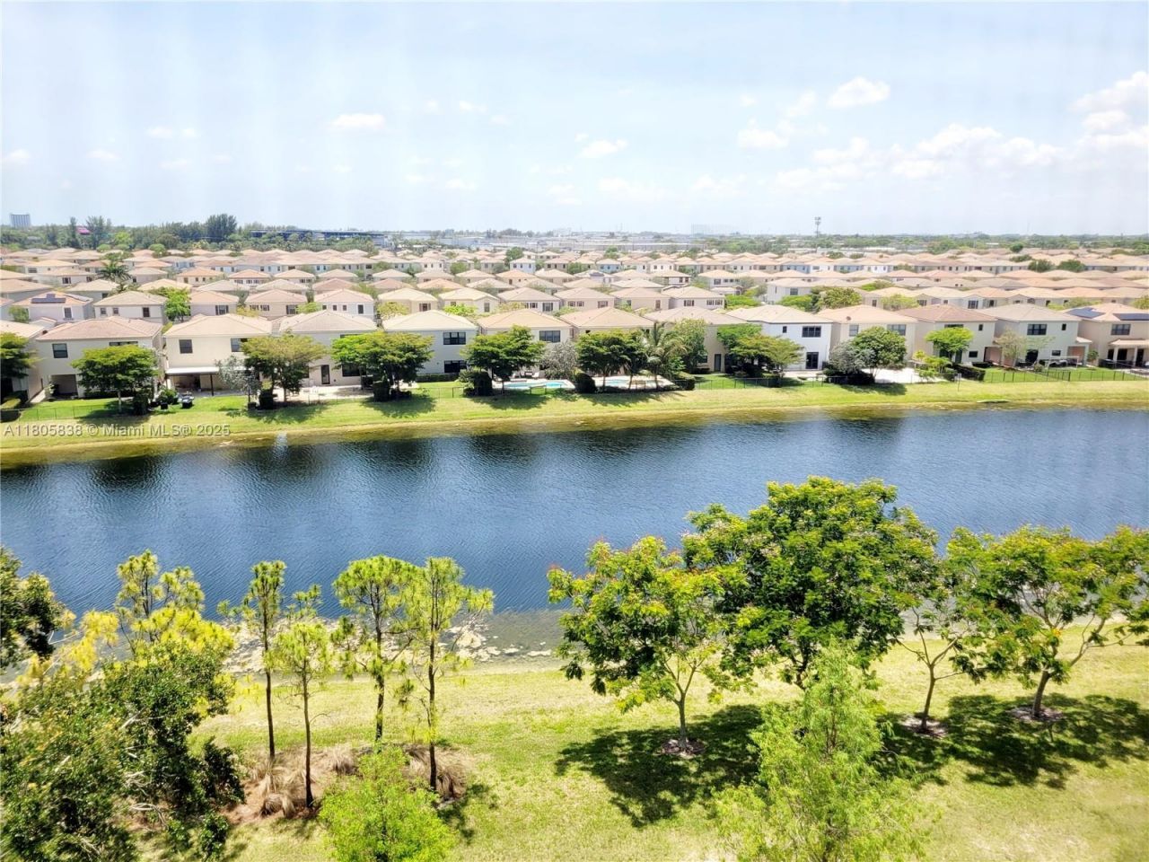 800 NE 195th St, Unit 720, Miami, FL 33179 Photo