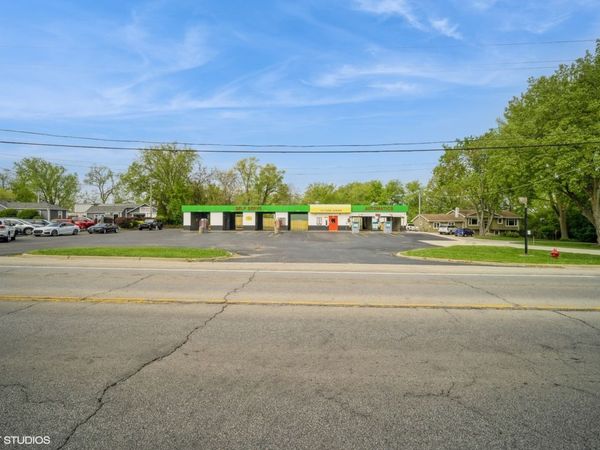 235 W State Road, Island Lake, IL 60042